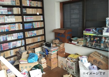 大量の本やフィギュアなどの回収・廃棄処分