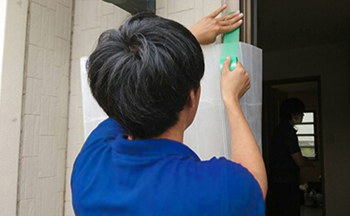 搬出前は室内に養生作業