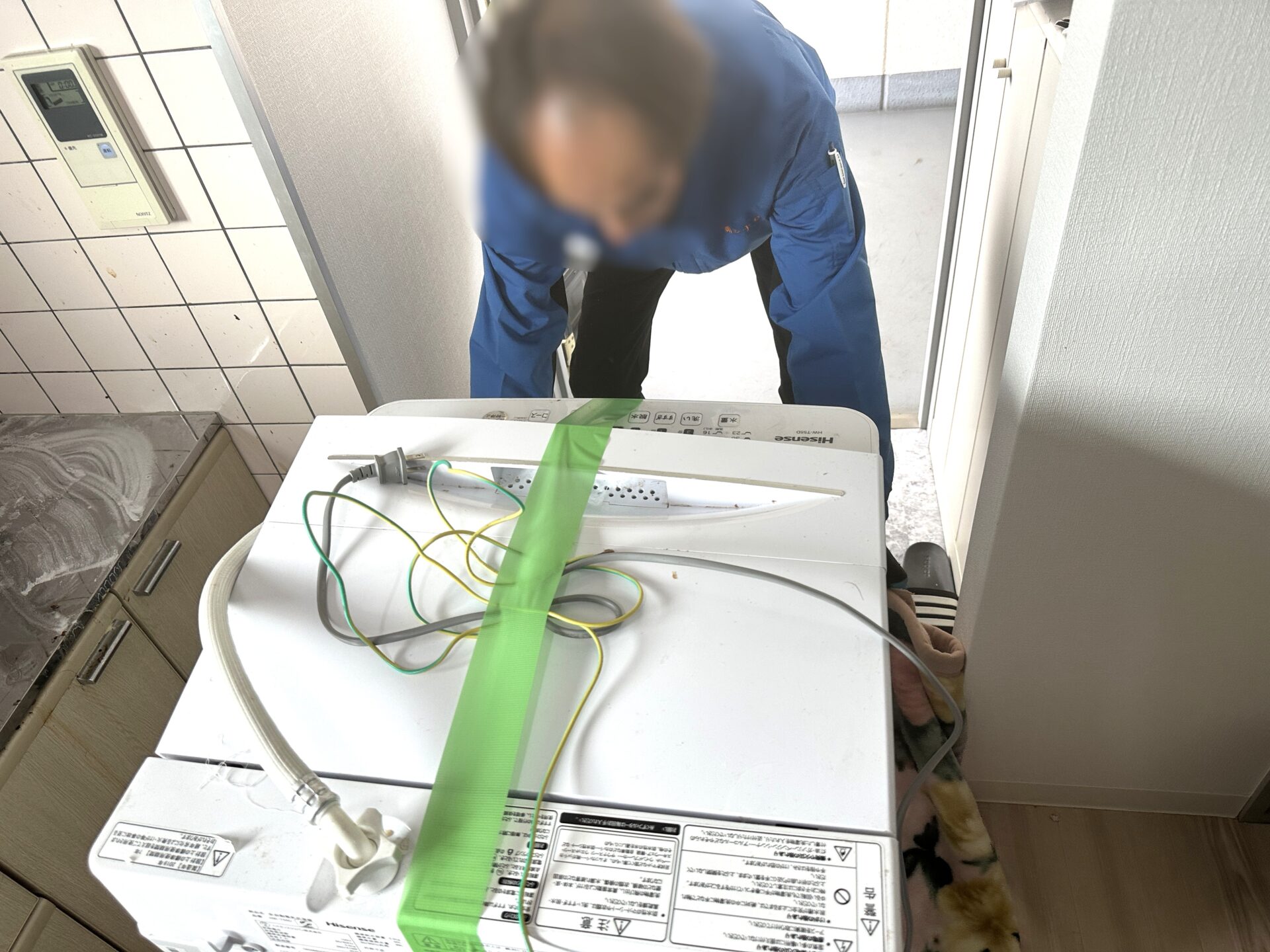 「1DKのアパートから洗濯機や冷蔵庫、マットレスなどを回収しました」作業写真