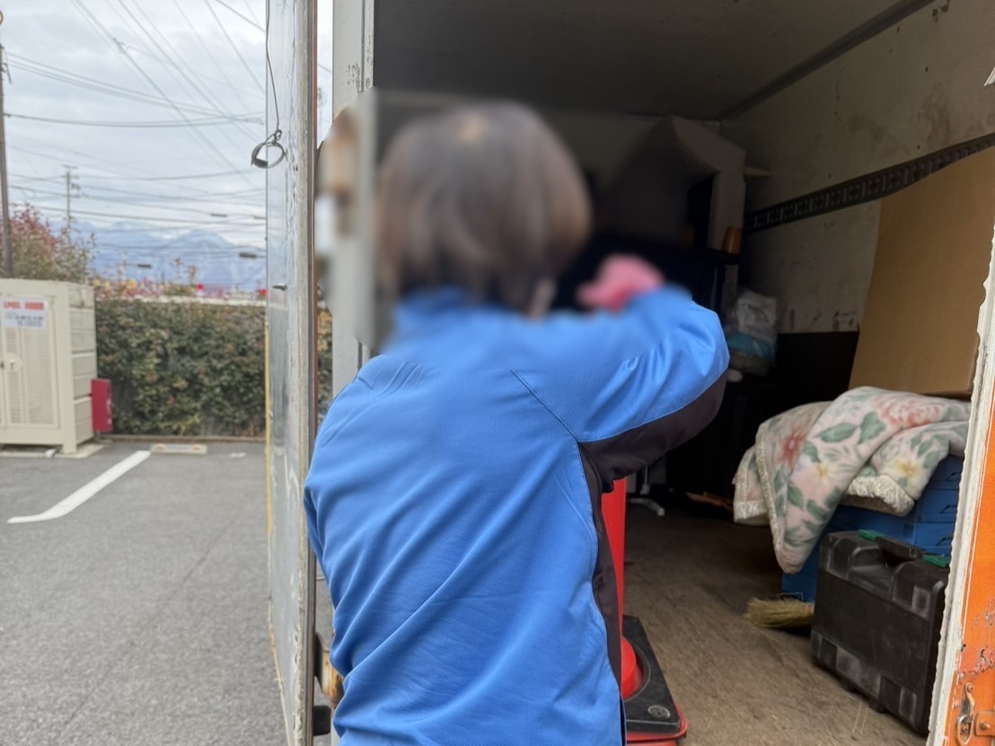 「ガスコンロやこたつ、カーペットなどをまとめてお引き取りしました」作業写真