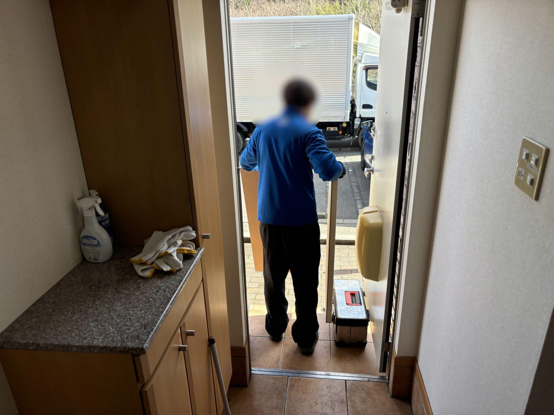 「1DKのアパートのお部屋からベッドや家電を回収しました」作業写真